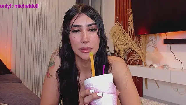 Snapshot of GarciaMilu chatting on June 9, 3:18 am GarciaMilu online show from June 9, 3:18 am