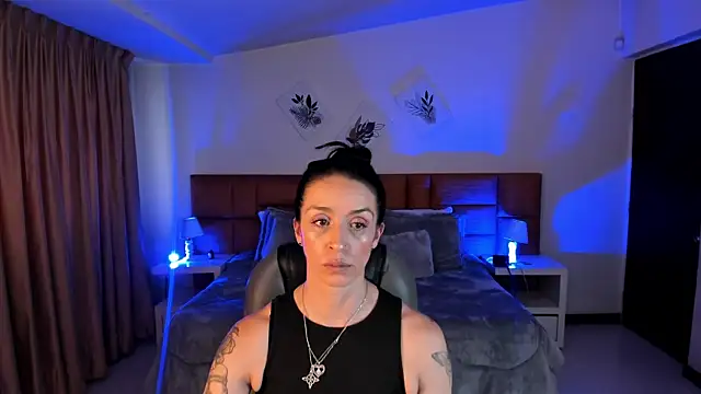 Kristen Garner online show from November 8, 8:18 pm