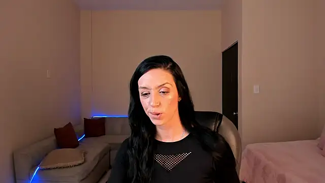 Snapshot of Kristen_Garner chatting on June 6, 8:24 pm Kristen Garner online show from June 6, 8:24 pm