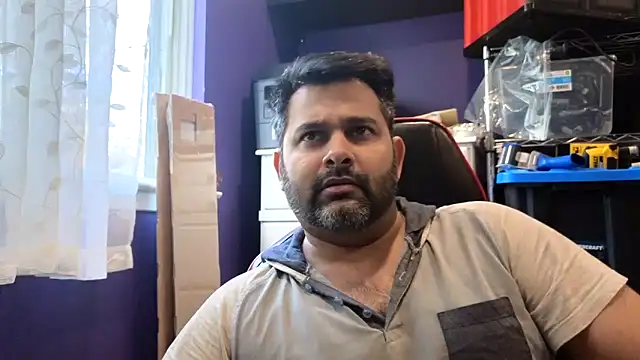 Snapshot of Sakhtlaundaz chatting on May 8, 8:58 pm Sakhtlaundaz online show from May 8, 8:58 pm