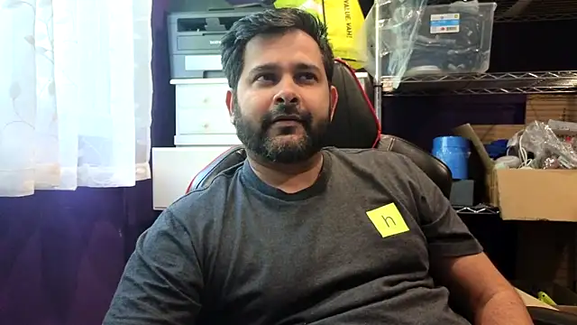 Snapshot of Sakhtlaundaz chatting on June 10, 9:35 pm Sakhtlaundaz online show from June 10, 9:35 pm