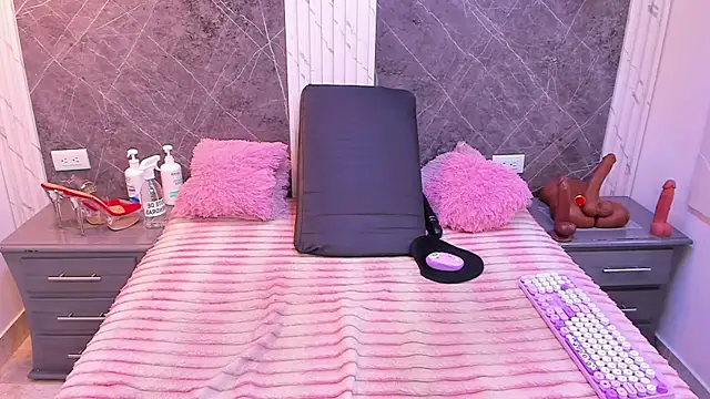 Snapshot of AndreaFletcher chatting on February 9, 7:40 pm AndreaFletcher online show from February 9, 7:40 pm