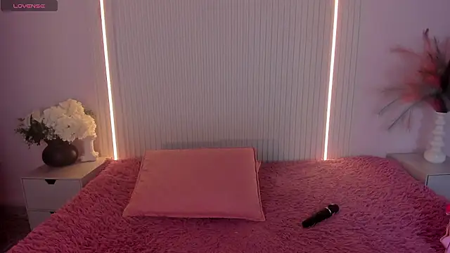 EmilyEvans7 online show from March 27, 10:53 pm