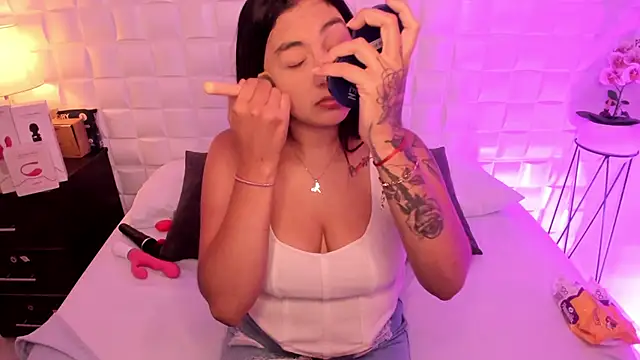 anny rouse24 online show from March 12, 2:20 am