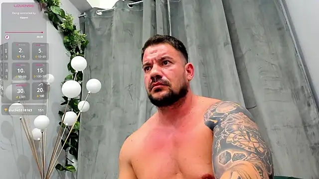 musclemonster31 online show from February 15, 4:36 am