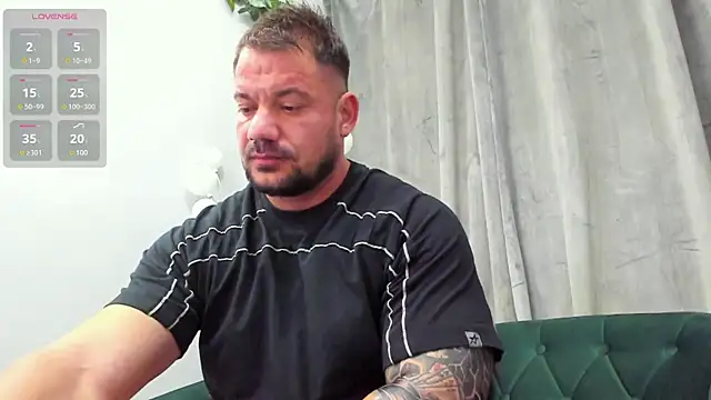 musclemonster31 online show from February 24, 5:43 am