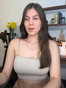 AmelieLaurent  online show from February 11, 7:16 pm