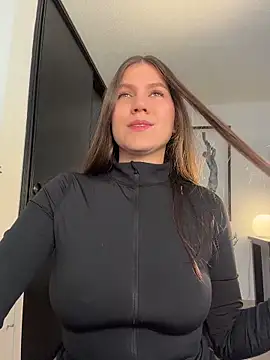 Snapshot of AmelieLaurent_ chatting on May 5, 11:57 pm AmelieLaurent online show from May 5, 11:57 pm