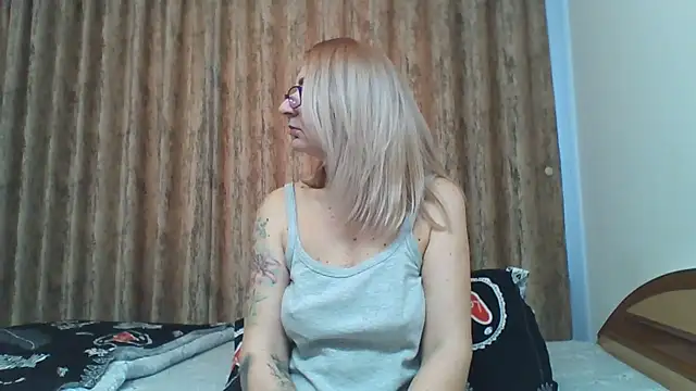 Snapshot of PussyEvely chatting on January 30, 7:39 am PussyEvely online show from January 30, 7:39 am