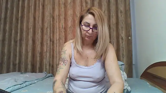 Snapshot of PussyEvely chatting on February 11, 3:08 pm PussyEvely online show from February 11, 3:08 pm