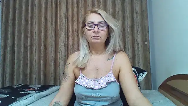 PussyEvely online show from November 11, 5:40 am