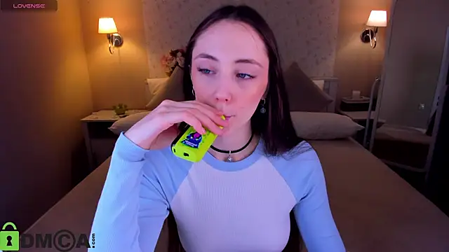 Lexi Split online show from March 1, 4:25 am