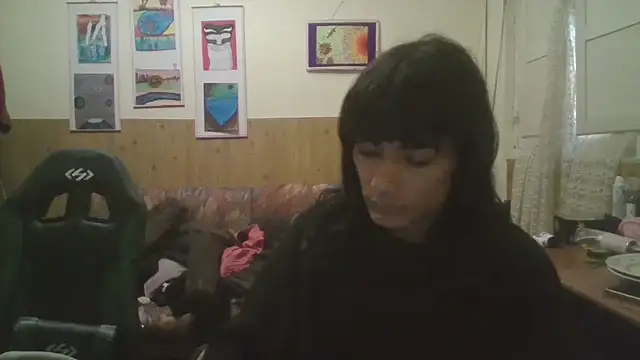 calliemaggotbone online show from November 4, 4:50 pm