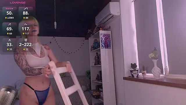 Snapshot of Akiko_Hentai chatting on June 25, 4:22 pm Akiko Hentai online show from June 25, 4:22 pm