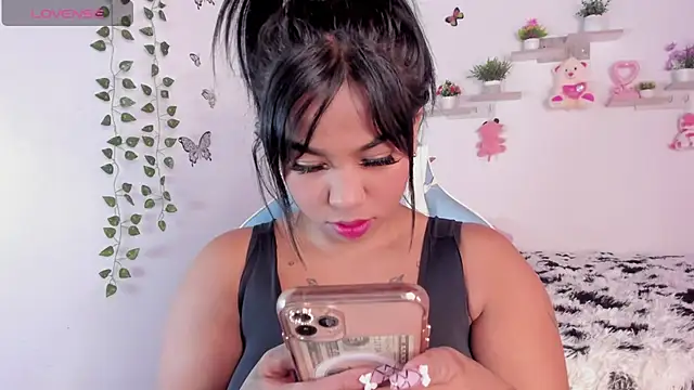 Snapshot of Emily_restrepo chatting on February 11, 7:23 am Emily restrepo online show from February 11, 7:23 am