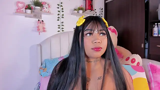 Snapshot of Emily_restrepo chatting on April 3, 5:49 am Emily restrepo online show from April 3, 5:49 am