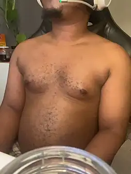 Snapshot of YesTheSexiest chatting on September 21, 4:41 pm YesTheSexiest online show from September 21, 4:41 pm