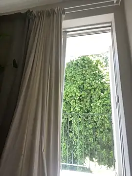 Snapshot of YesTheSexiest chatting on October 16, 11:33 am YesTheSexiest online show from October 16, 11:33 am