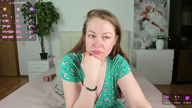 Snapshot of CutieGinger chatting on March 4, 6:19 am CutieGinger online show from March 4, 6:19 am