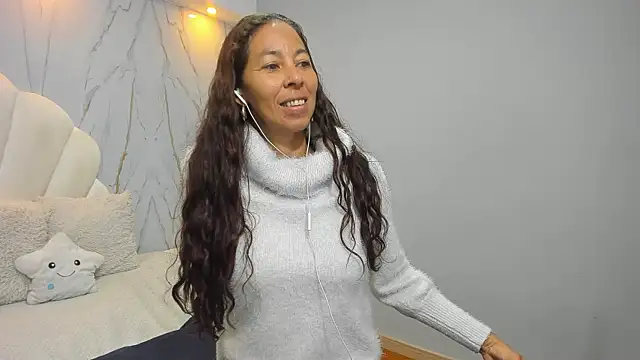 Rosalinda Cortez online show from December 17, 3:49 pm