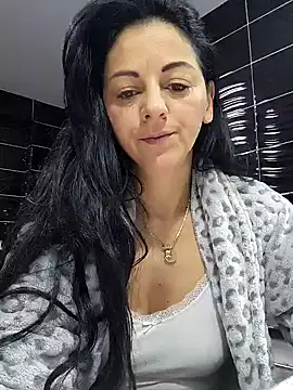 bruneta sexy23 online show from February 2, 5:21 am