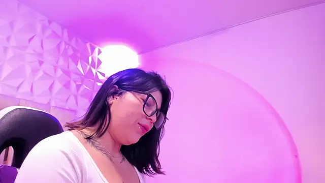 PauletteJ online show from January 6, 11:47 am