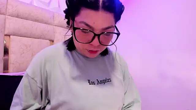 PauletteJ online show from March 6, 11:50 am