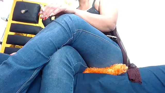 Helennahot online show from February 27, 7:15 pm