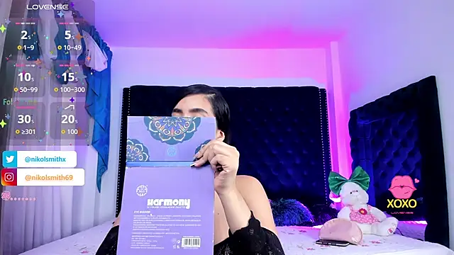 nikolsmithh online show from November 12, 6:41 pm