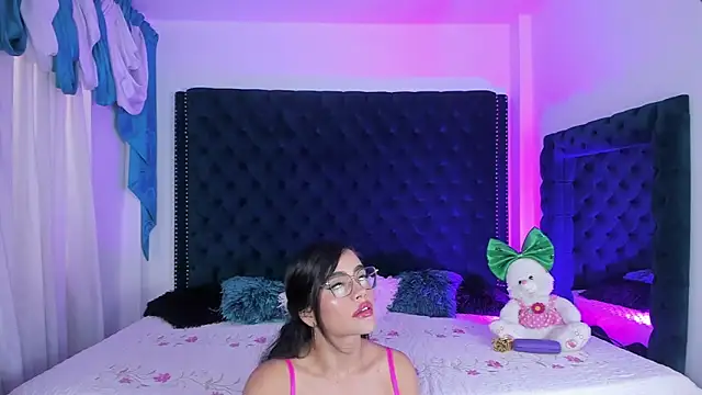 nikolsmithh online show from December 16, 7:19 pm