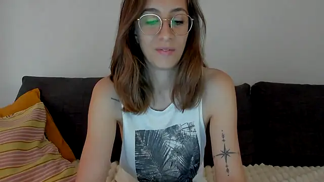 Snapshot of DesireMore90 chatting on May 5, 4:15 pm DesireMore90 online show from May 5, 4:15 pm