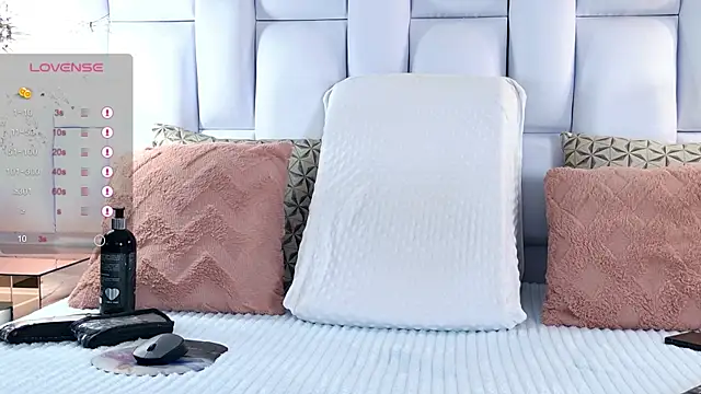 Iris Ross  online show from December 17, 11:38 am