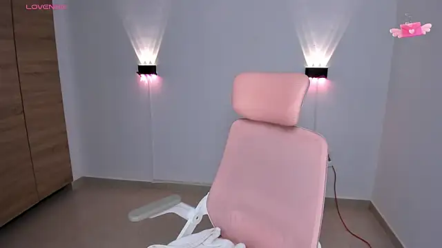 emily villamil online show from February 15, 11:36 pm