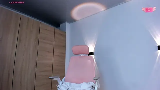 emily villamil online show from February 28, 11:56 pm