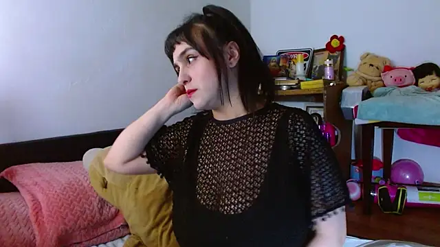 Snapshot of collette_beaufoy_ chatting on July 18, 12:15 am collette beaufoy online show from July 18, 12:15 am
