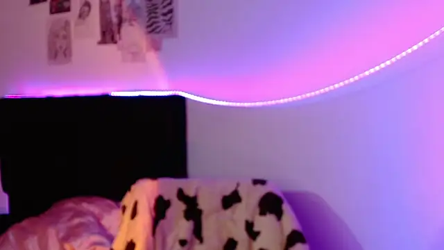 Coralinnee  online show from January 26, 7:53 am