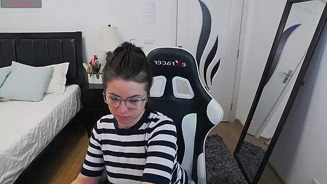 AmyPure  online show from March 30, 6:25 am