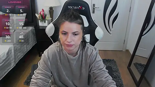 Snapshot of AmyPure_ chatting on April 22, 4:48 am AmyPure online show from April 22, 4:48 am