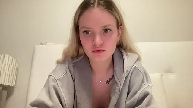 Snapshot of mariemelissah chatting on February 1, 4:33 pm mariemelissah online show from February 1, 4:33 pm