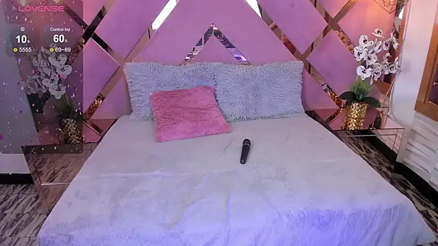 SHANONCLARK online show from February 5, 7:20 pm