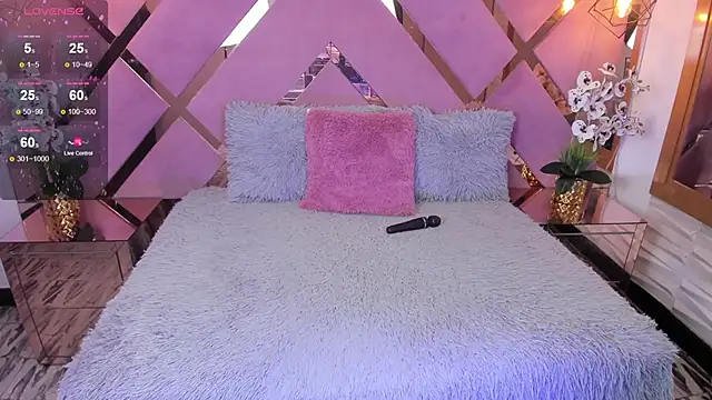 SHANONCLARK online show from February 15, 6:12 pm