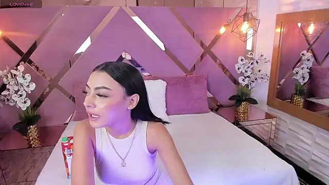 SHANONCLARK online show from February 25, 7:03 pm