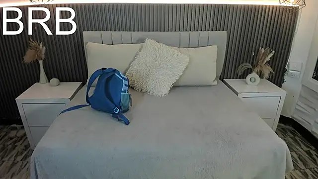 SHANONCLARK online show from September 16, 7:04 pm