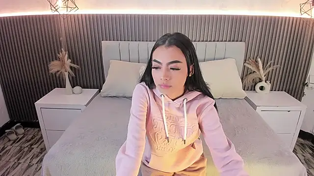 SHANONCLARK online show from September 18, 7:05 pm