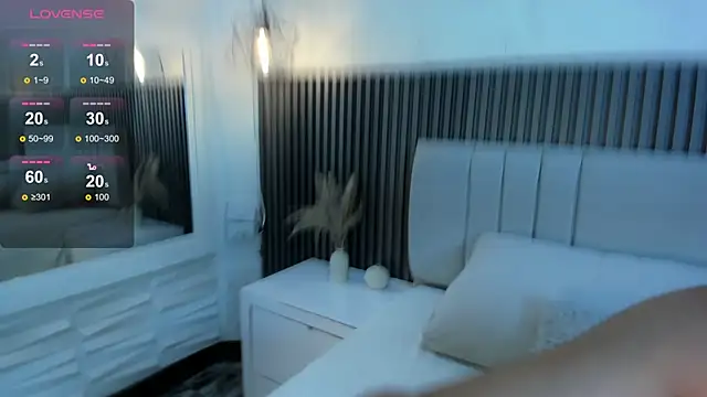 SHANONCLARK online show from November 5, 7:03 pm