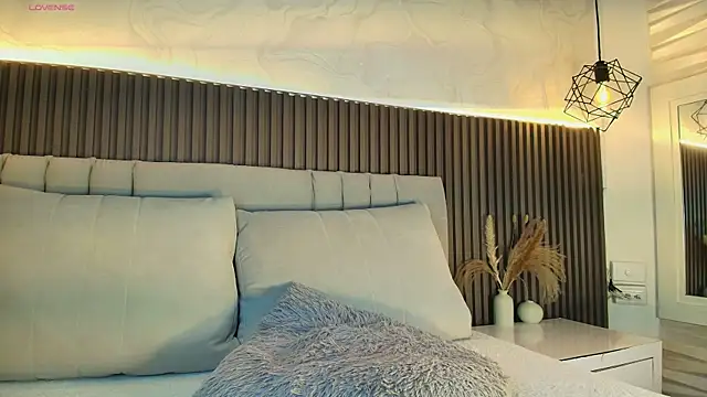 SHANONCLARK online show from January 15, 7:06 pm