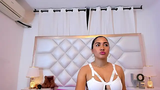 brittany069 online show from March 21, 4:39 am