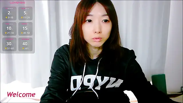 Snapshot of Love_me_Eri_ chatting on October 6, 11:46 pm Love me Eri  online show from October 6, 11:46 pm