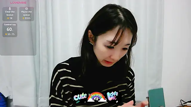 Snapshot of Love_me_Eri_ chatting on October 22, 12:05 pm Love me Eri  online show from October 22, 12:05 pm