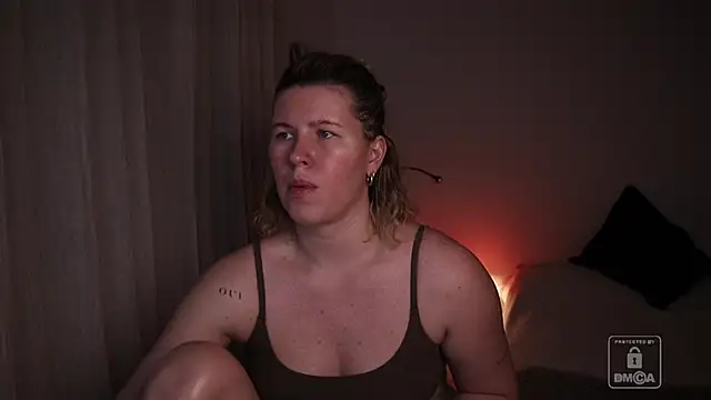 moonamii online show from February 11, 7:08 pm